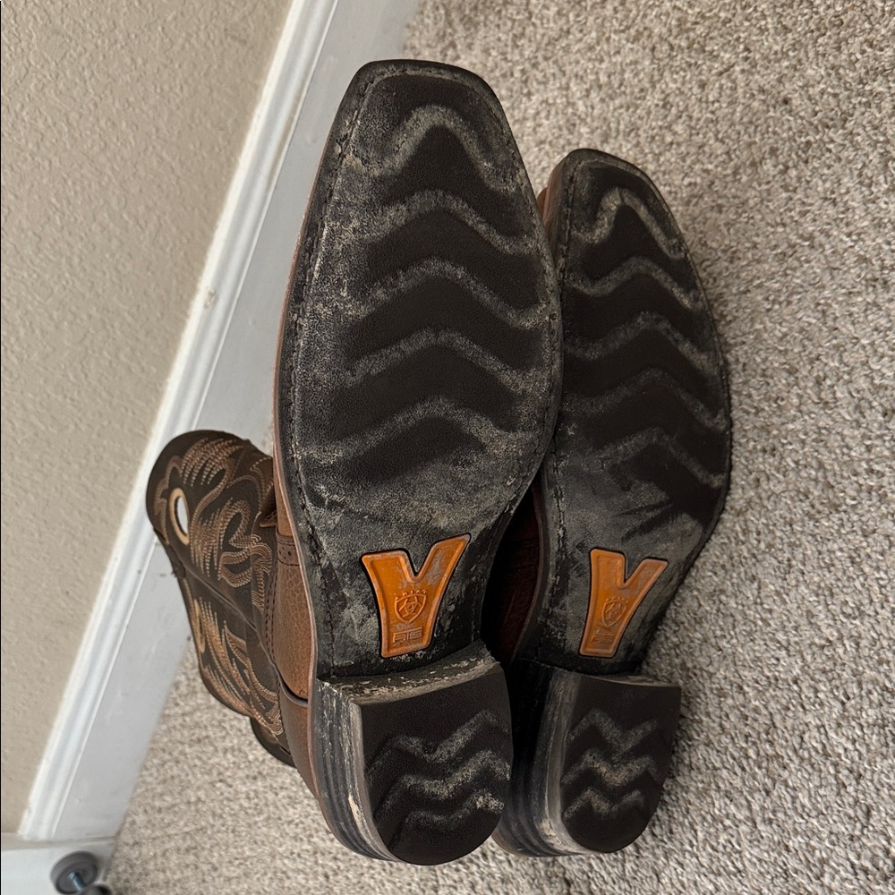 Ariat Dark Brown Western Boots with Intricate Stitching - Picture 5 of 6